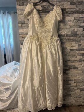 Mom Cheri wedding dress size 16 gorgeous Lace & Satin A-Line Dress